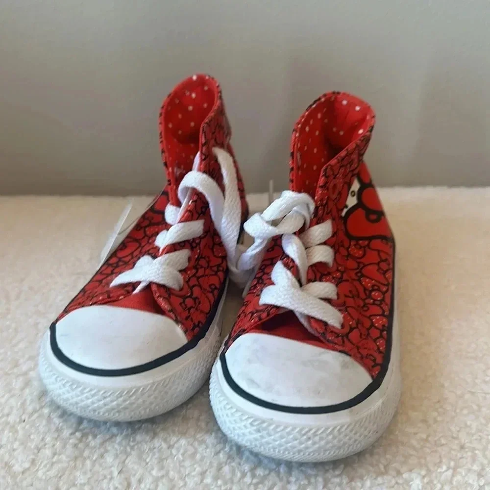 Hello Kitty Converse girls size 6 EUC